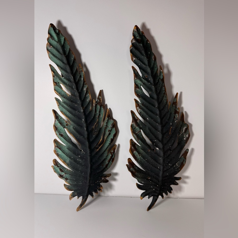 Wall Art Turquoise Feathers (2) Metal Accent Hangers On Back Preowned Pristine - Picture 3 of 6